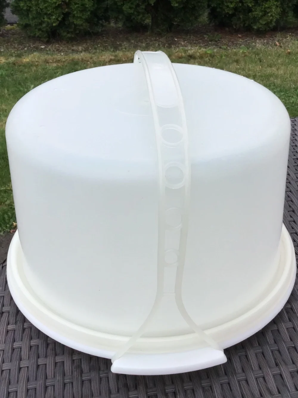 Vintage Tupperware Cake Storage & Carrier with Handle Strap